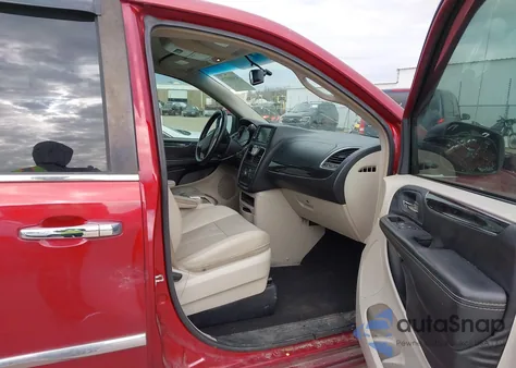 2015 Chrysler Town & Country Touring z USA, uszkodzony, nr VIN 2C4RC1BG2FR505891